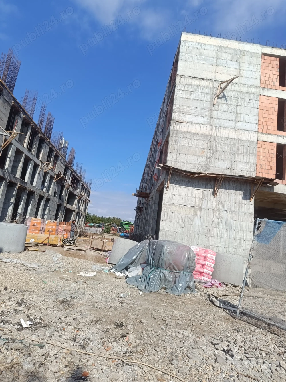 Căutăm echipe pentru fațade București  Căutăm echipe pentru fațade București