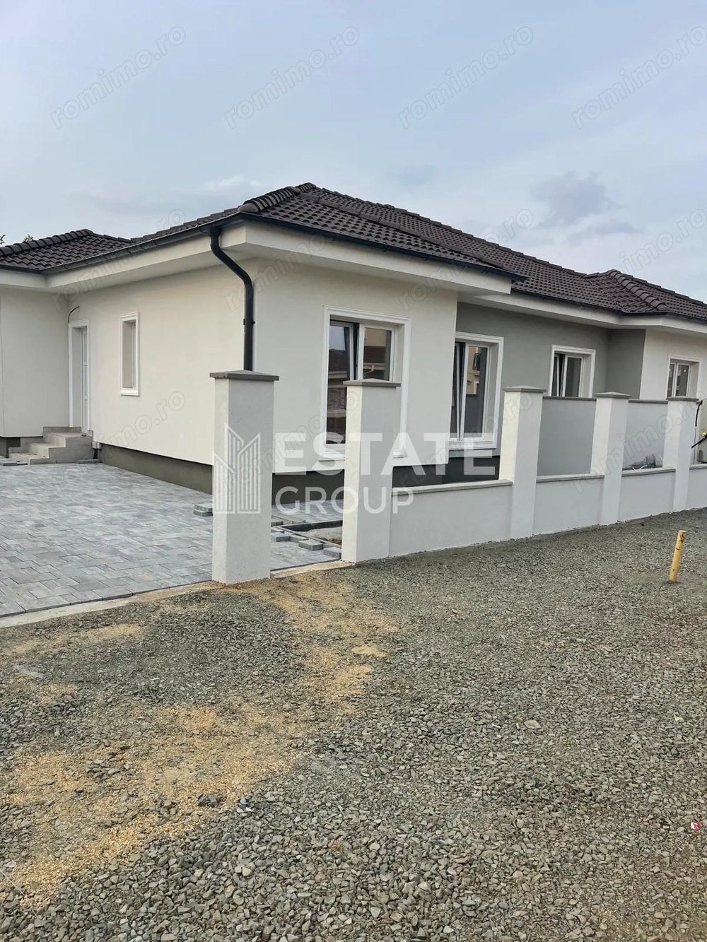 Duplex cu 4 camere pe parter