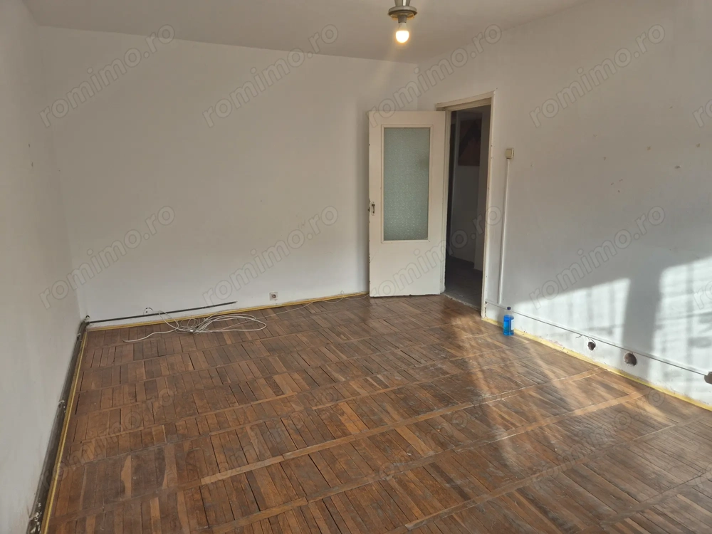 Vand 3 camere parter Lunca