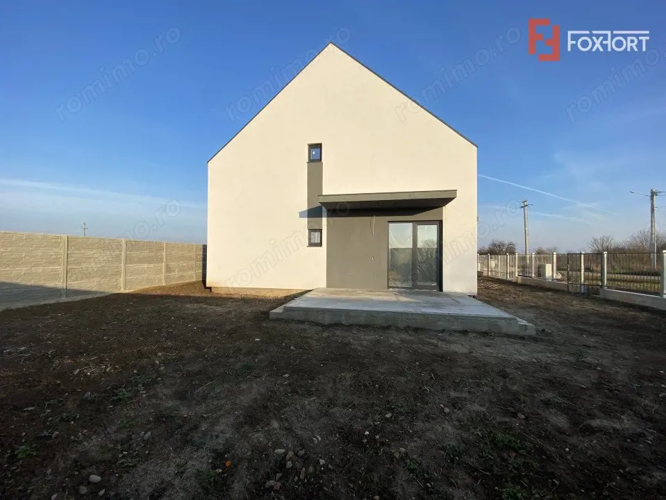 Casa tip triplex cu 2  camere de vanzare in Sanandrei