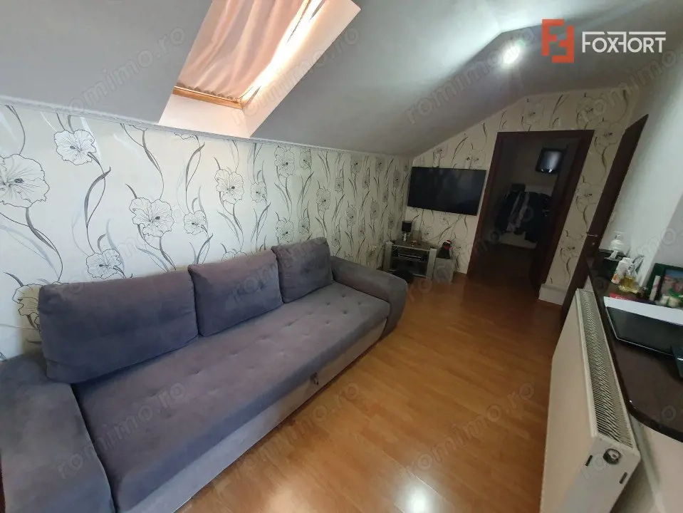 Apartament de vanzare cu 2 camere si balcon, zona Shopping City