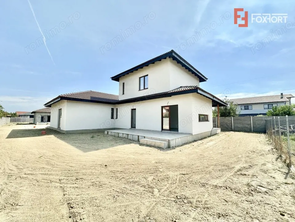 Duplex Mosnita 4 camere, 2 bai - curte amenajata cu gazon si plante!