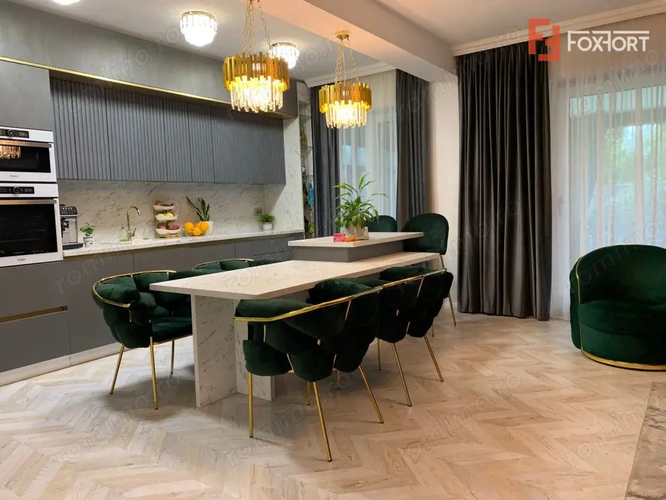 Duplex de vanzare cu 5 camere si 3 bai, zona Mehala