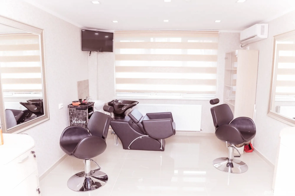 Angajam Manichiuristă 