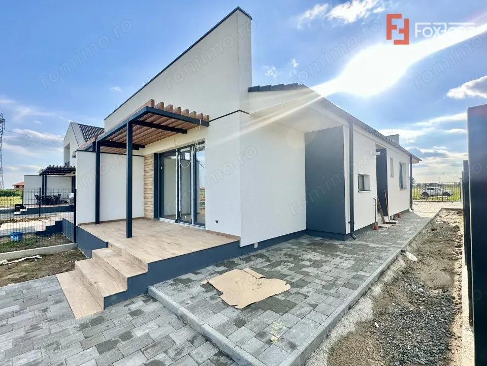 Duplex cu 3 camere si panouri fotovoltaice, zona Mosnita Noua