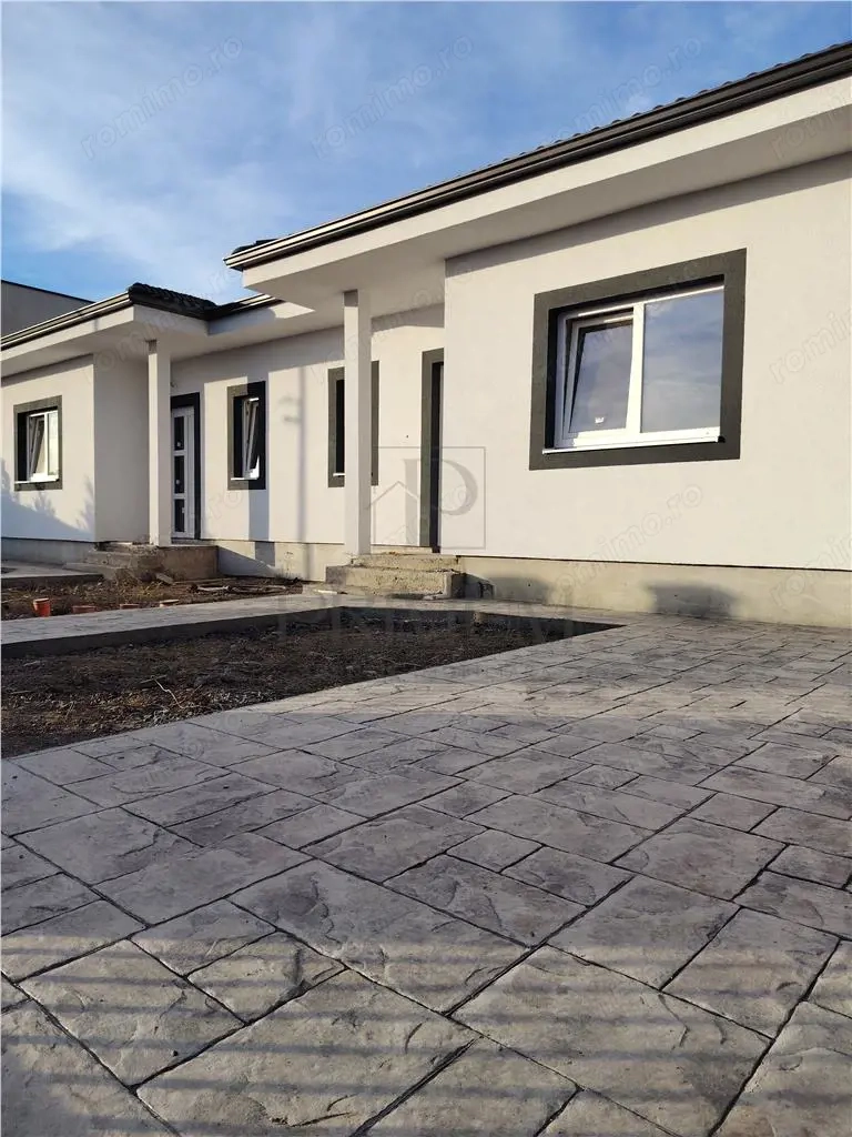 Duplex pe parter - personalizare interioara - zona linistita