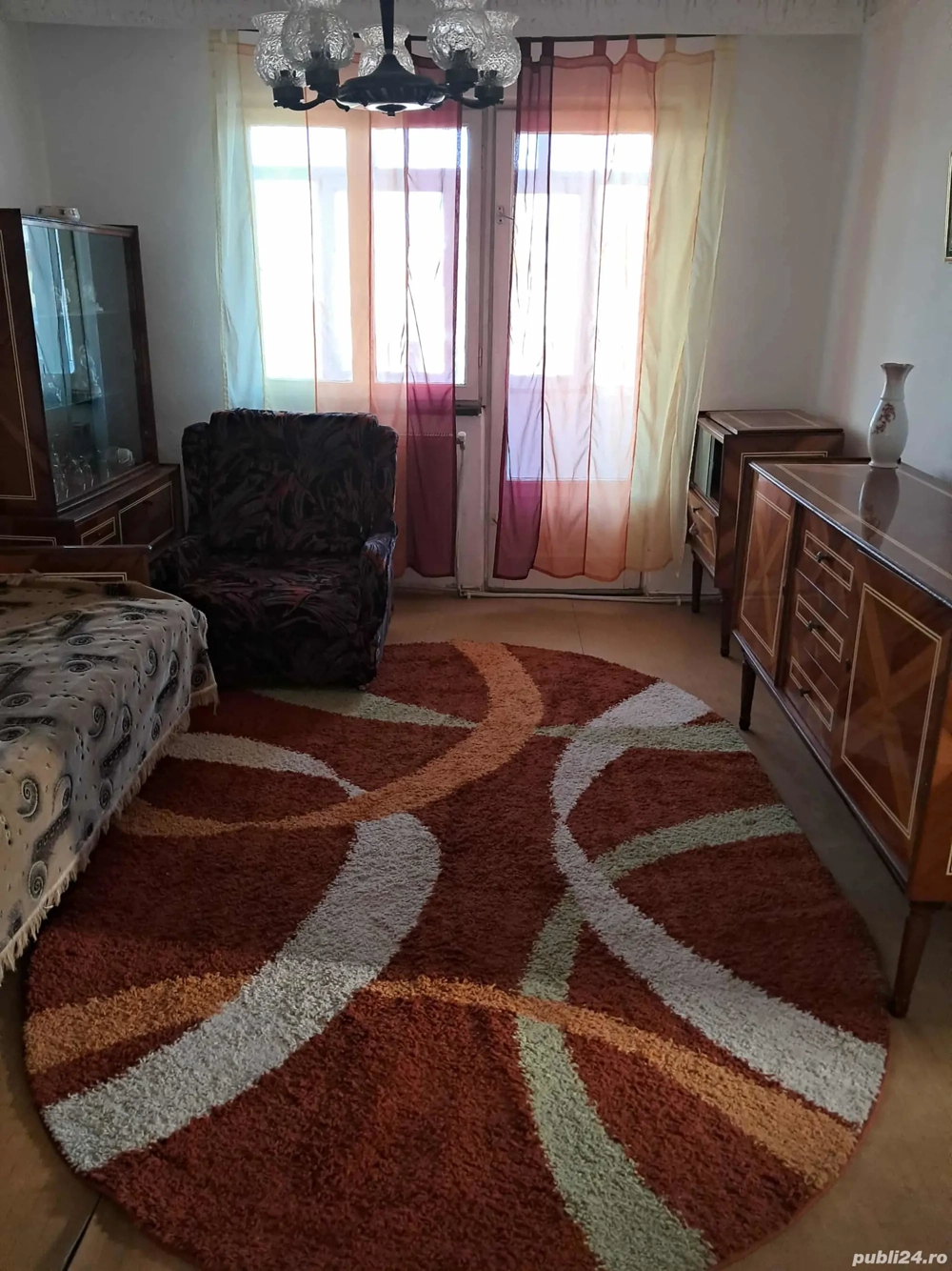 De inchiriat, 3 camere, Filiasi De inchiriat, 3 camere, Filiasi