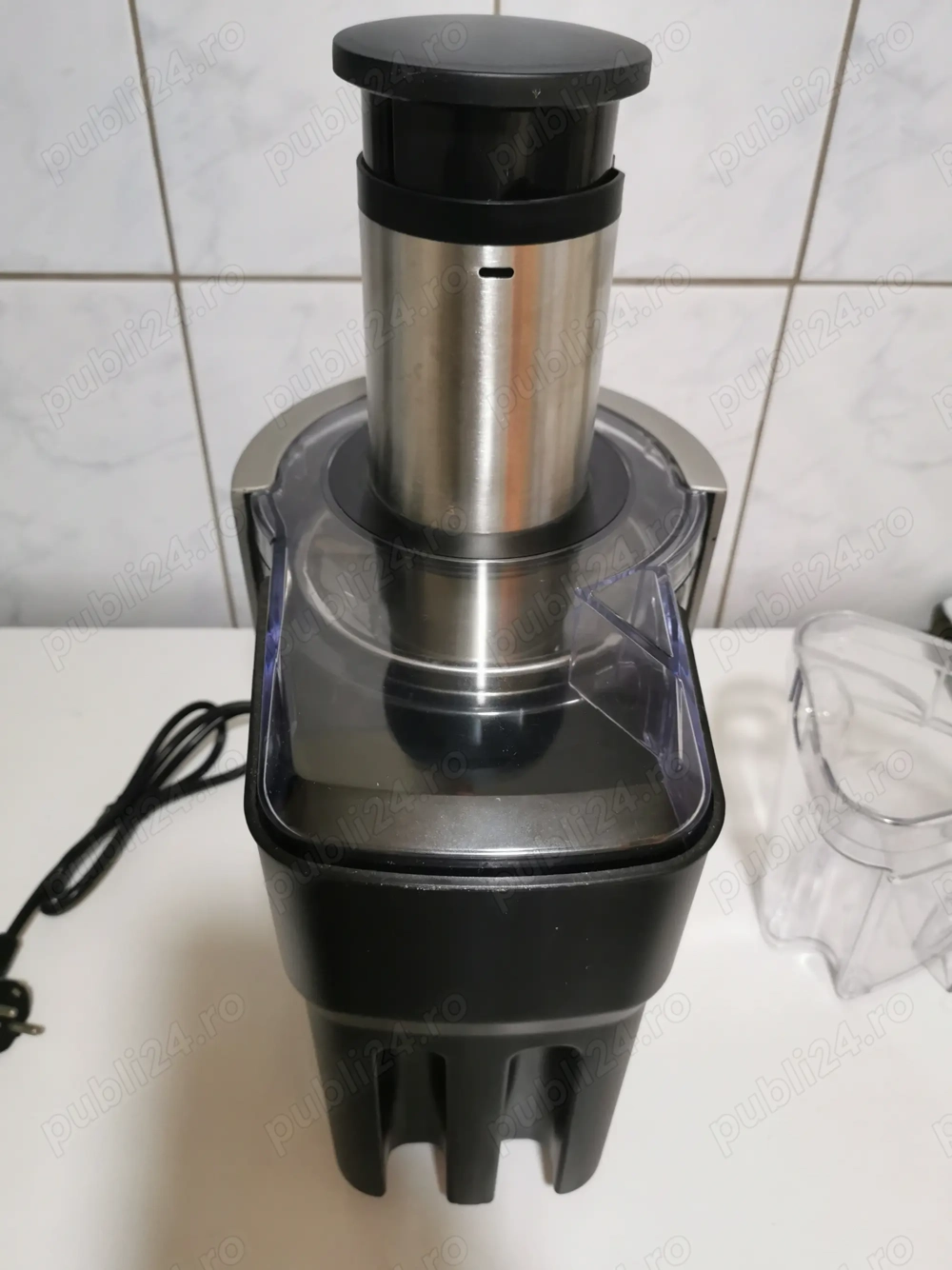 Vând storcător de fructe