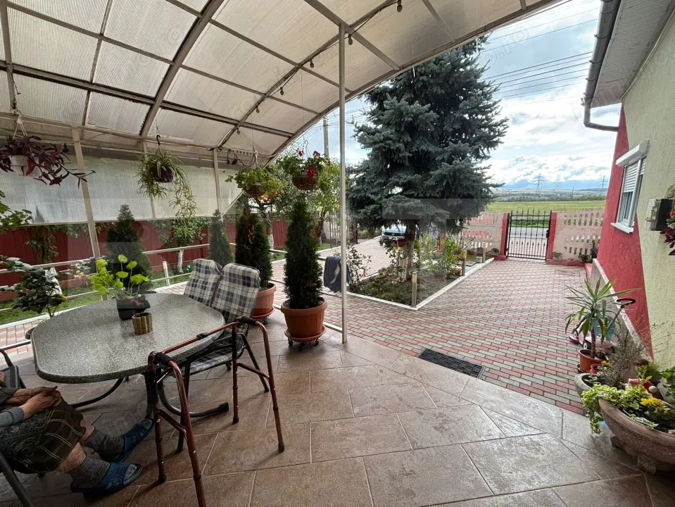 Casa individuala cu 7 camere, 200 mp, teren 627 mp, Jucu de Sus
