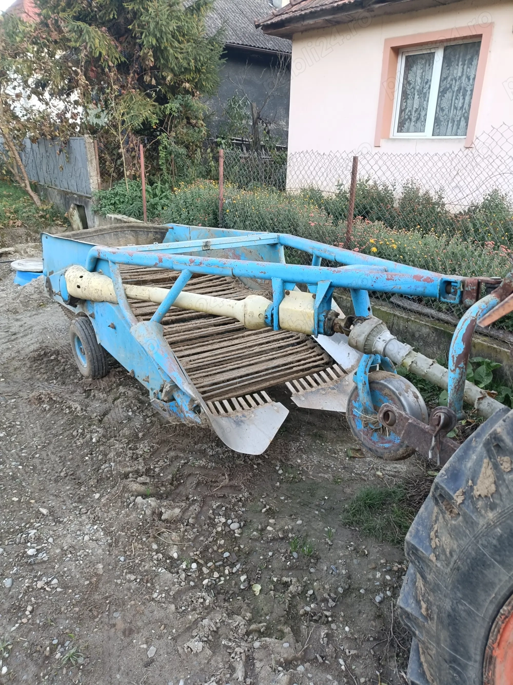 Mașina recoltat cartofi