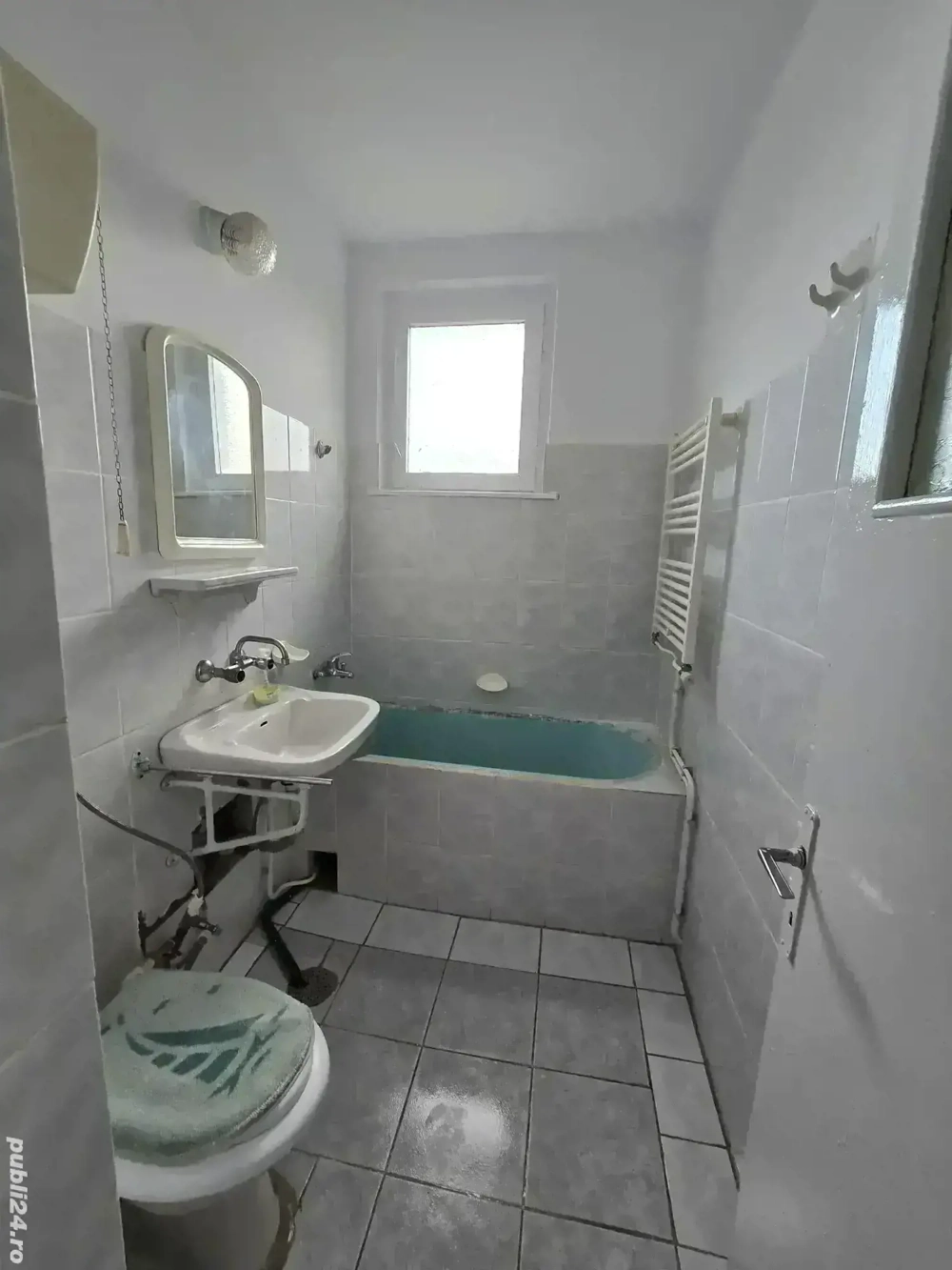 Vând apartament Hunedoara. 