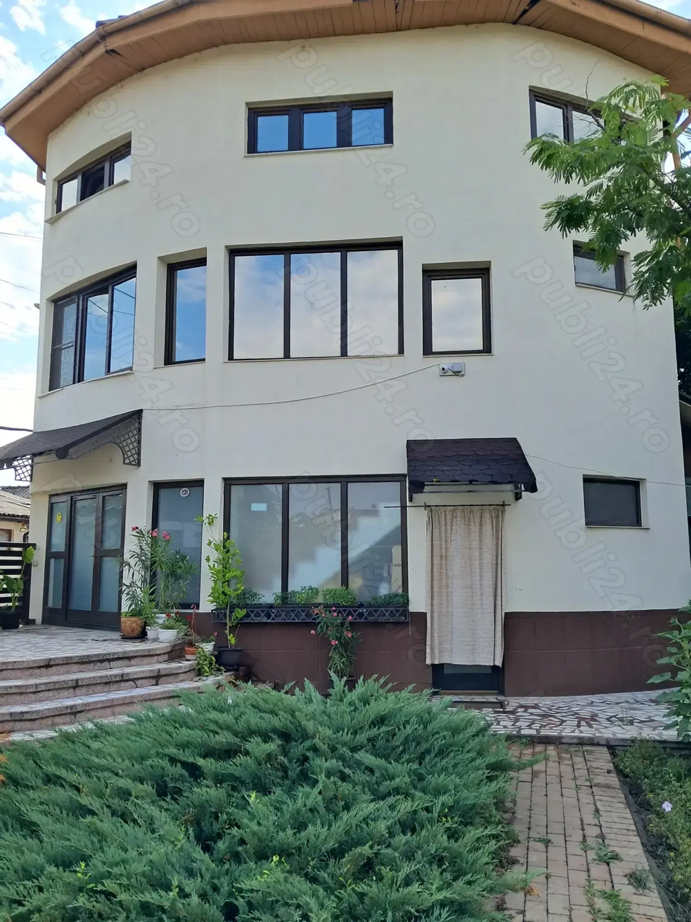 Inchiriez CASĂ pentru Policlinica sau Pensiune Craiova  central