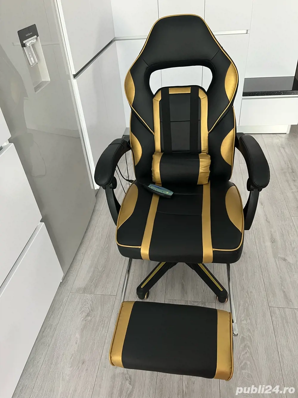 Vand scaun gaming cu masaj, telecomanda