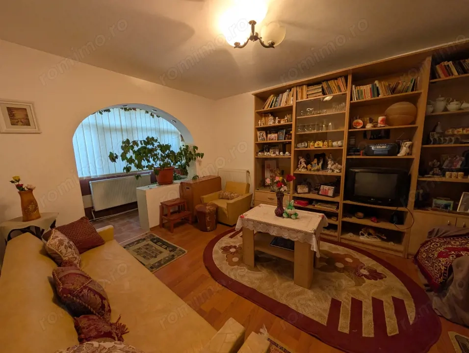 Apartament 3 camere Buhuși - Republicii Penny