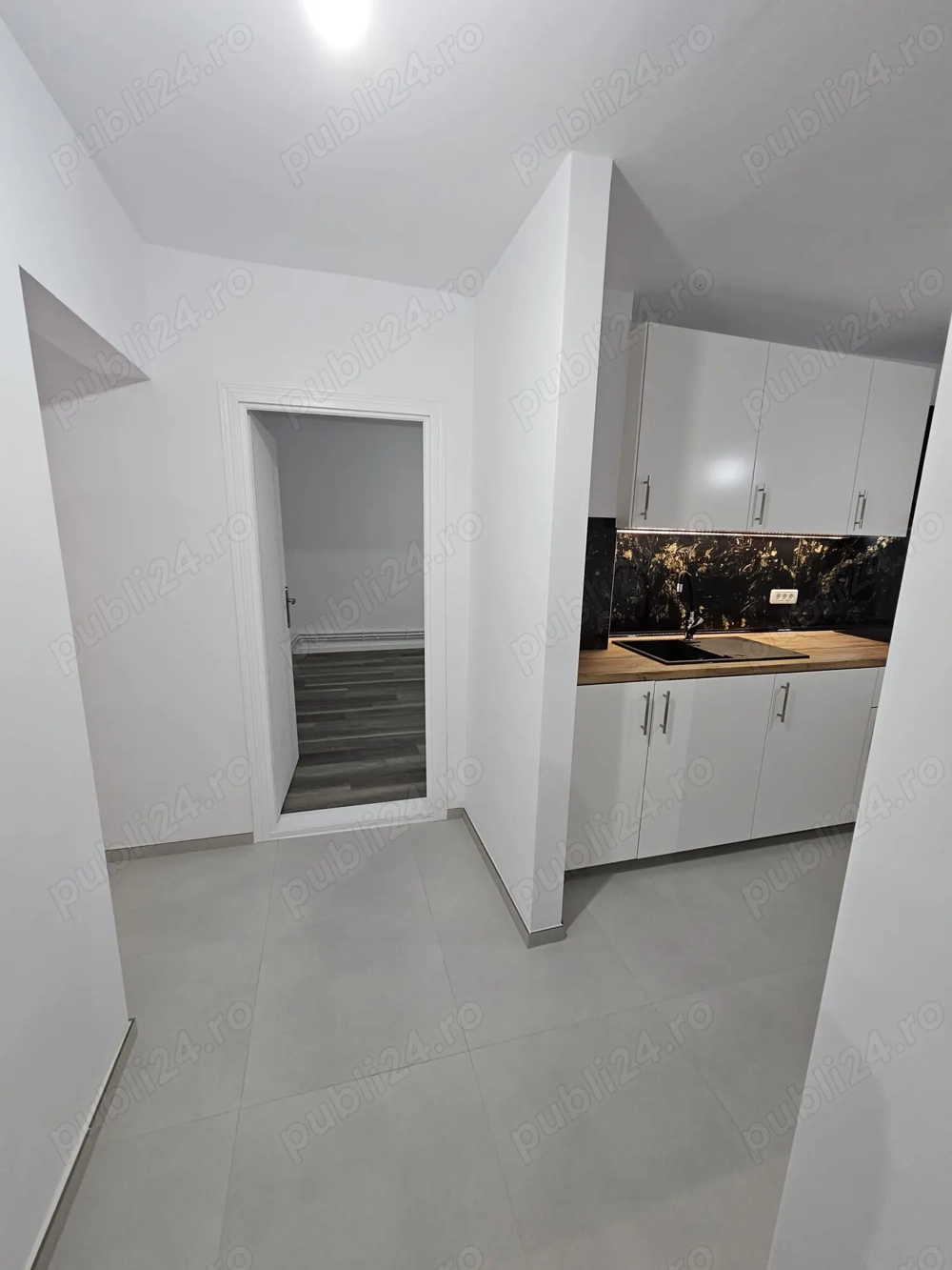 Vand apartament complet renovat cu 3 camere