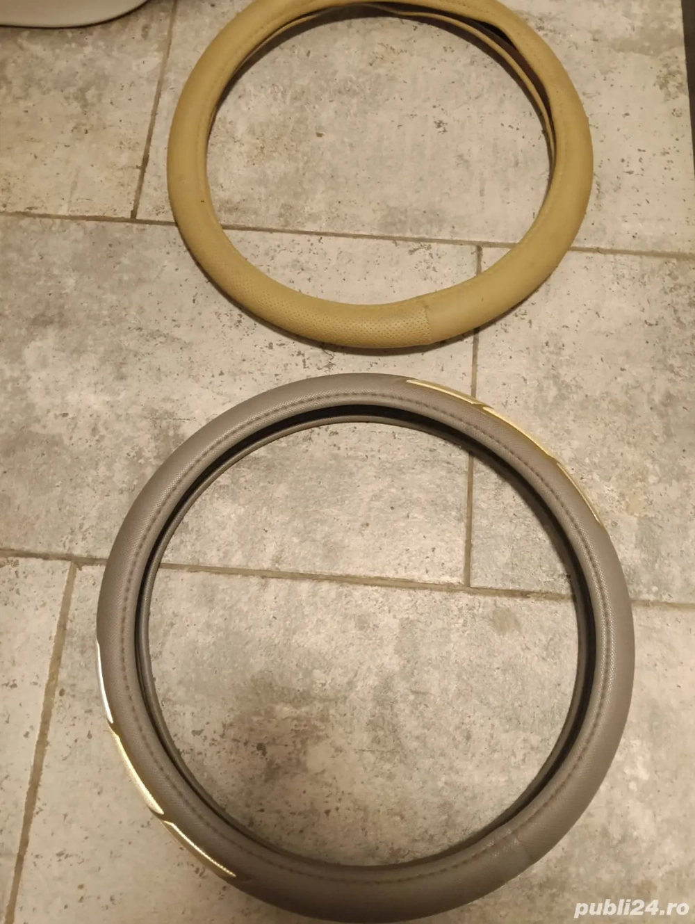 2 huse volan diametrul 32 cm. Ambele la 47 lei. 