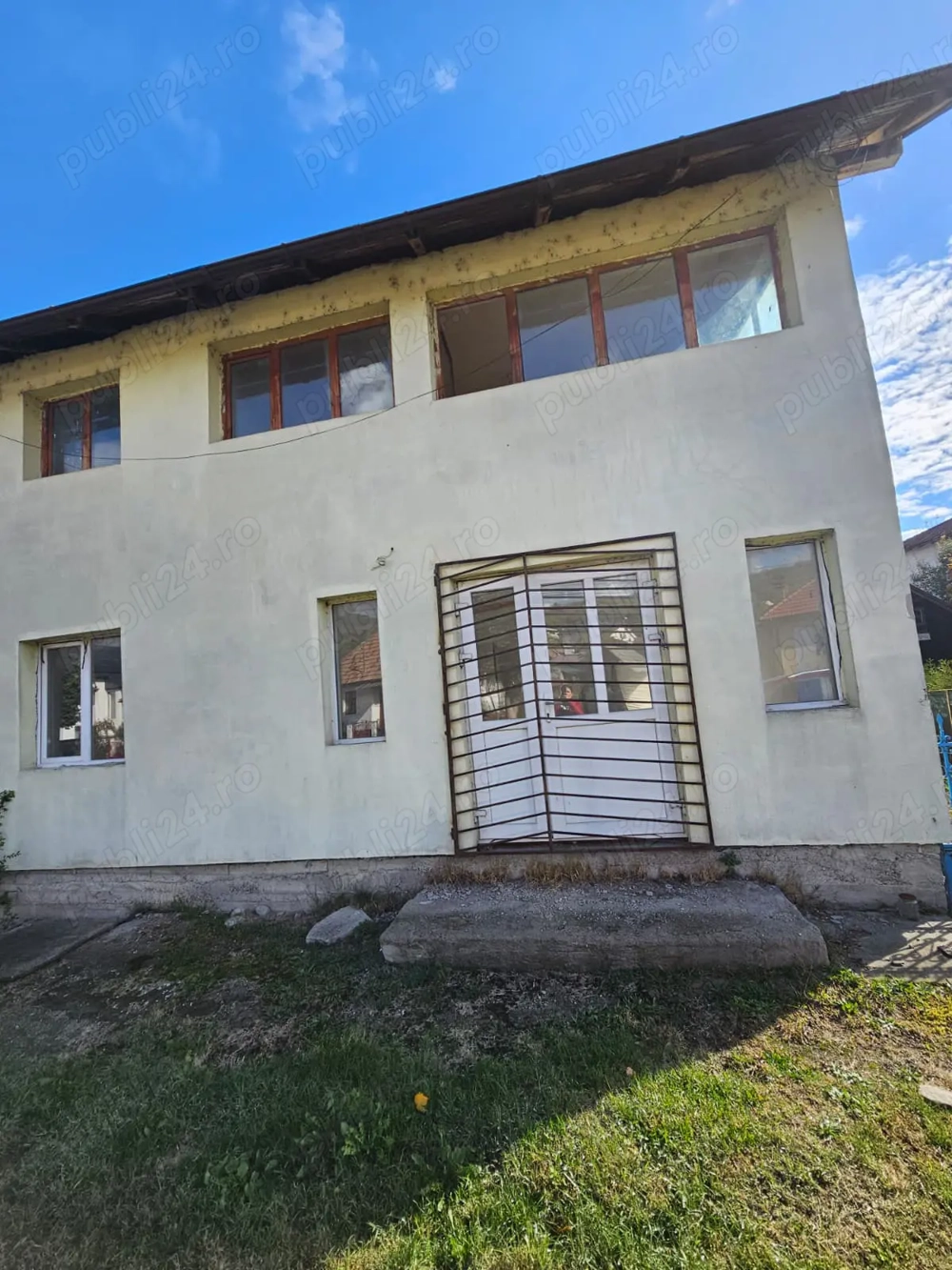 Doua case in aceeasi curte, Calimanesti Doua case in aceeasi curte, Calimanesti