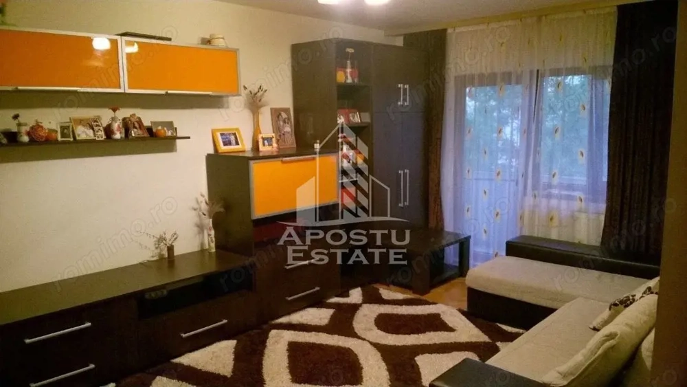 Apartament cu 3 camere la etaj intermediar, zona Bucovina