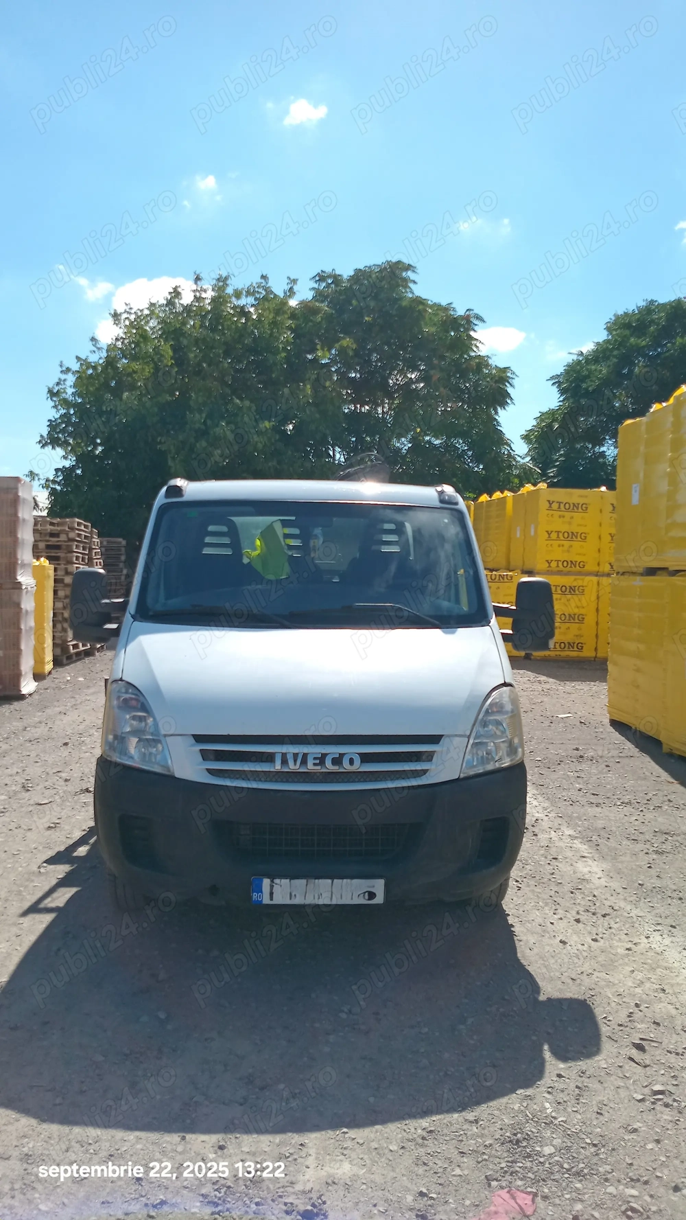 Vand IVECO 3.5 TO cu macara