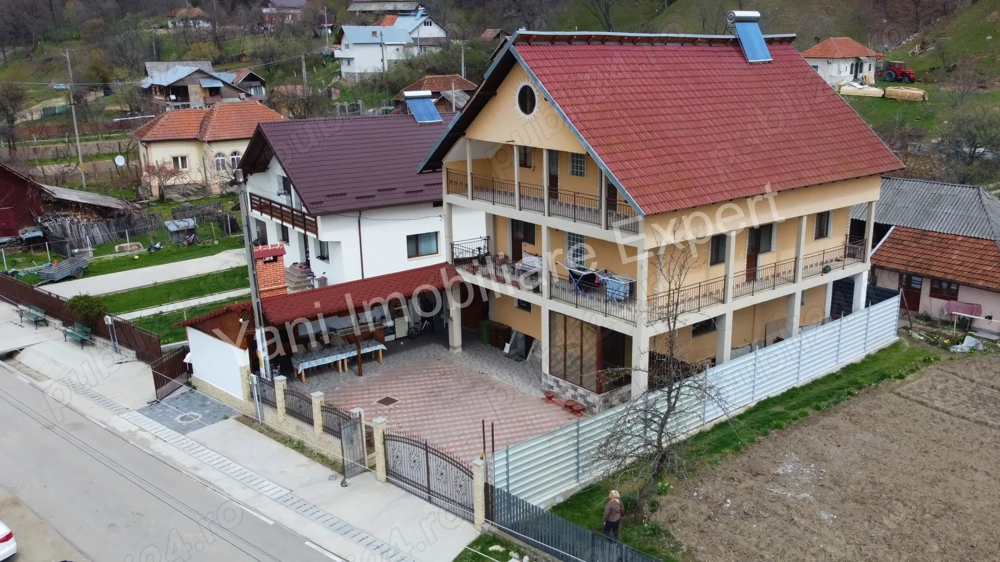 Casă de vânzare în comuna Corbeni, sat Oeștii Pământeni, Județ Argeș.