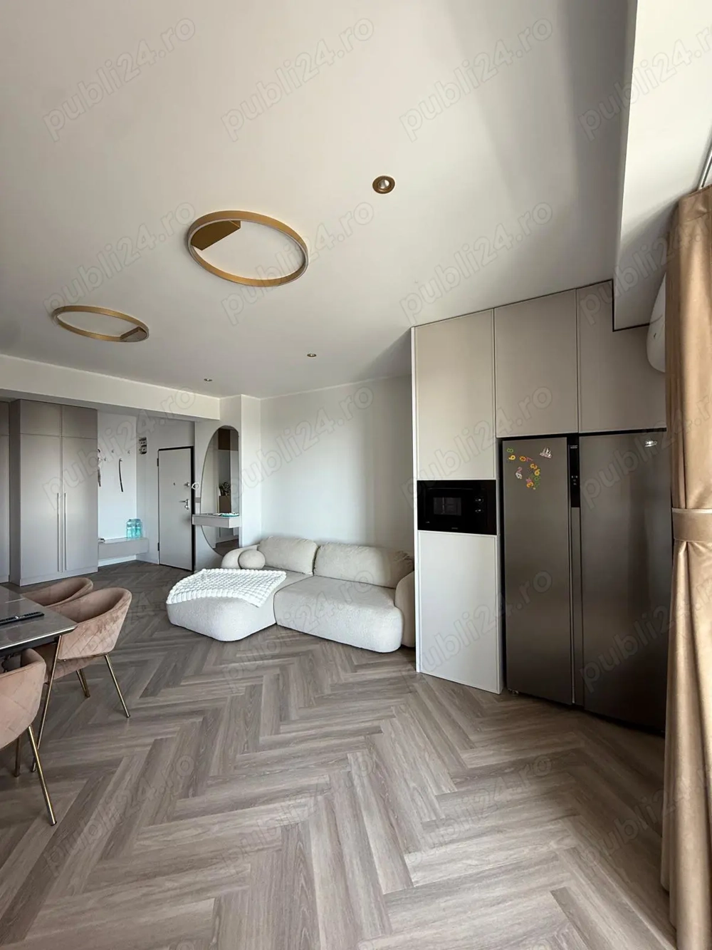 Vanzare apartament 3 camere bloc nou zona restaurantului Gradinita