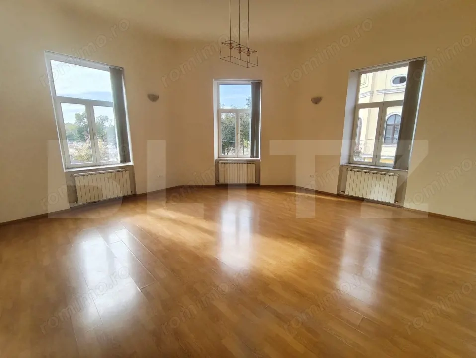 Apartament cu acoperis inalt(stil evreiesc), 98 mp, Ultracentral