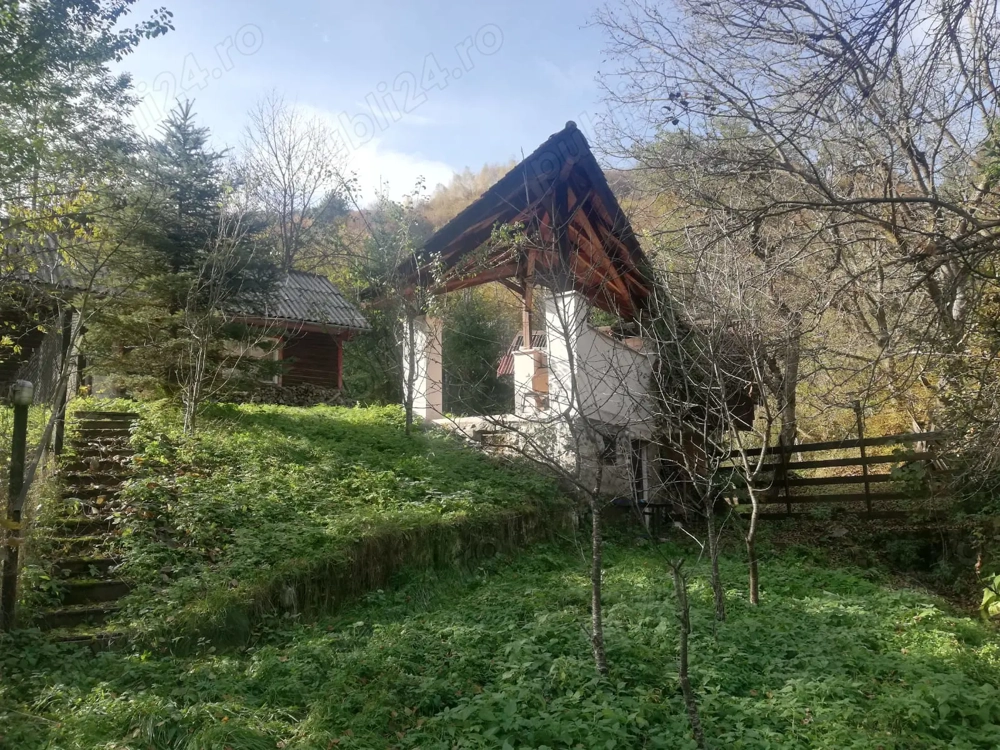 Casă de vacanță cu teren, utilități și priveliște de vis