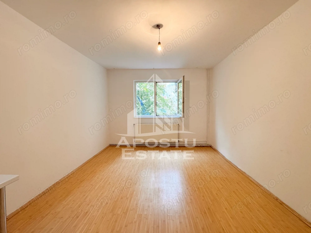 Garsoniera, 22mp, boxa, etajul 1, renovata,  zona Blascovici Timisoara