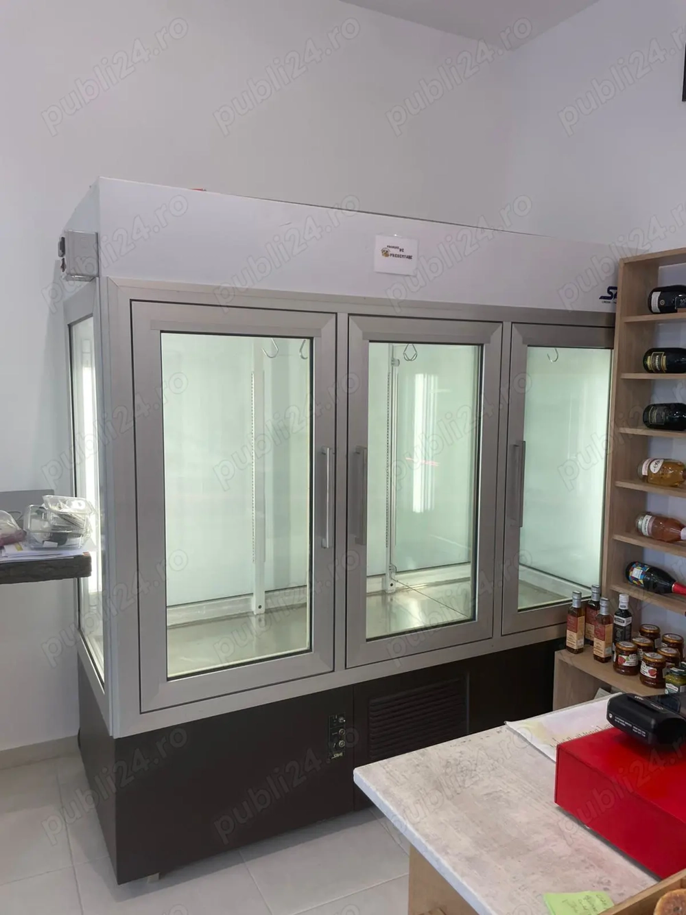 Vitrină frigorifica 