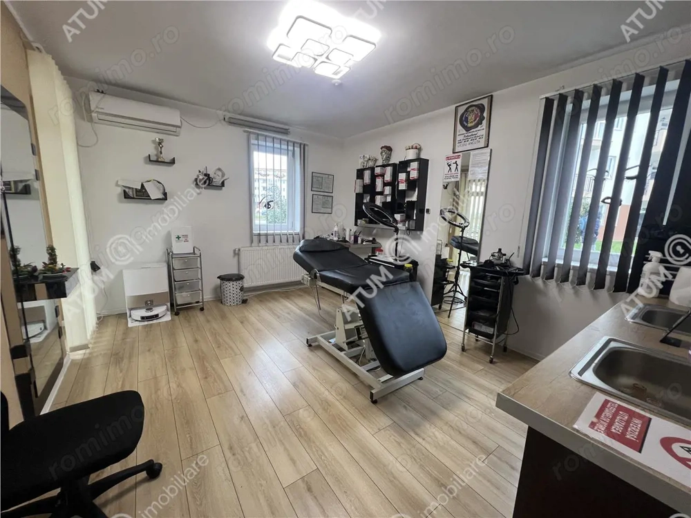 Spatiu comercial de 2 camere cu 2 bai 3 locuri de parcare zona Lazaret