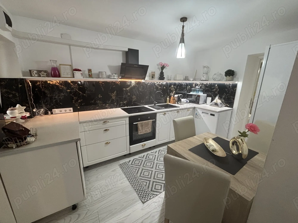 Casa de vânzare în centru Dezmir, strada Crișeni 