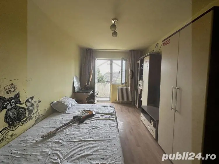 2 camere Moinesti 49 mp Militari ( necesita renovare )
