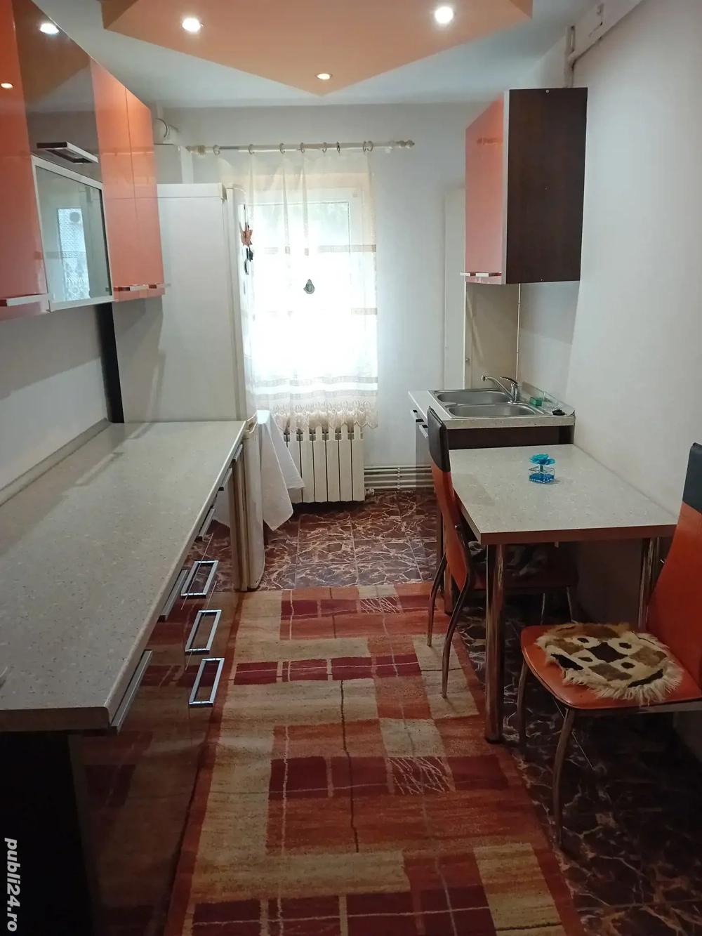 închiriez apartament 2camere 