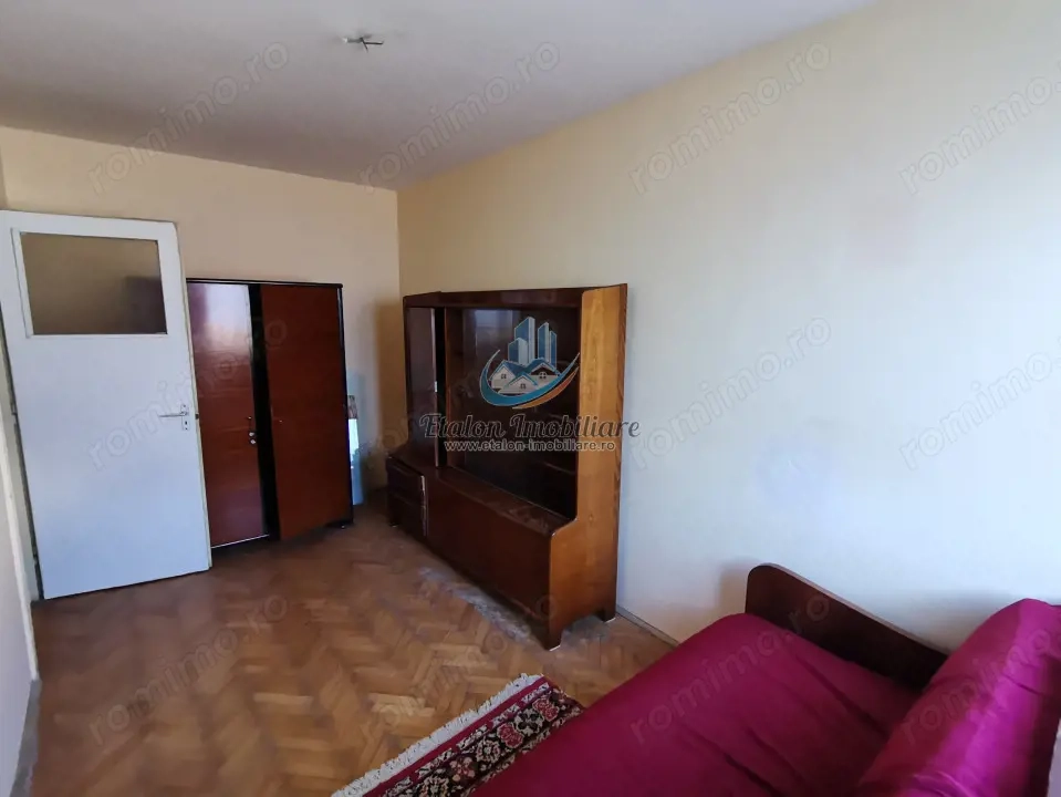 Apartament 3 camere, decomandat, etaj 1, zona centrala