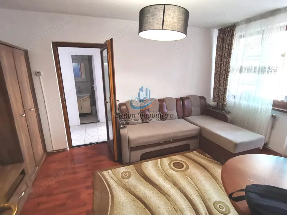Apartament de 2 camere semidecomandat, etaj 3, Maratei 4
