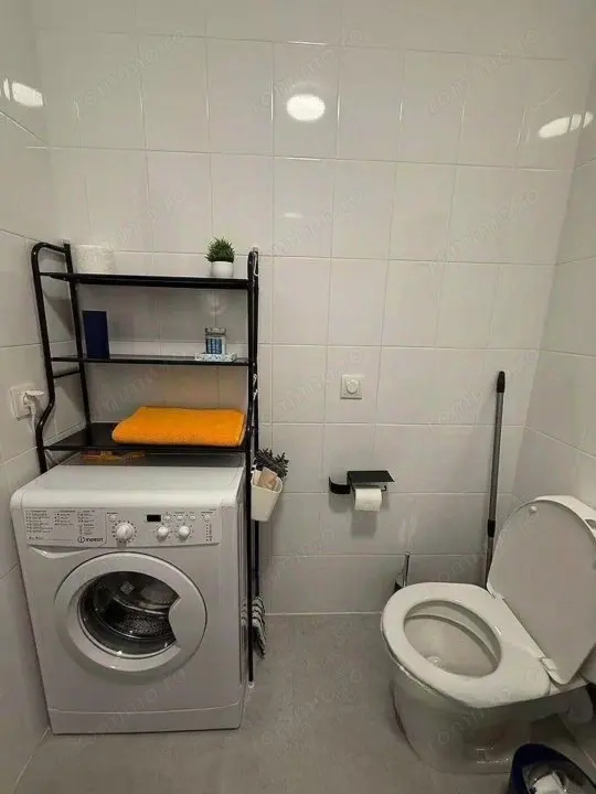 Oferim garsoniera de inchiriat in zona 1 Decembrie 