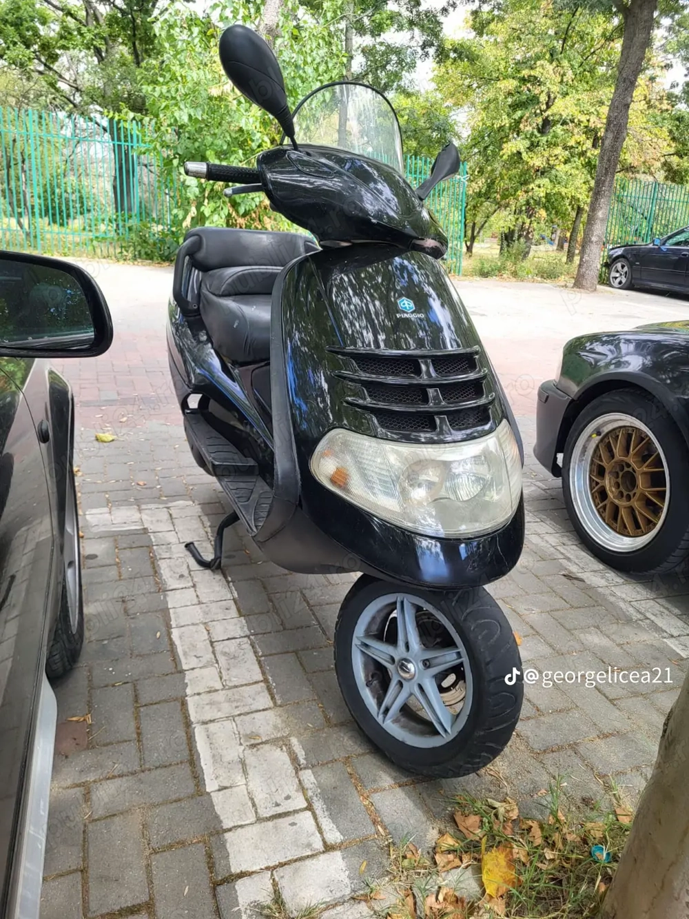 Vând sau schimb piagio Hexagon