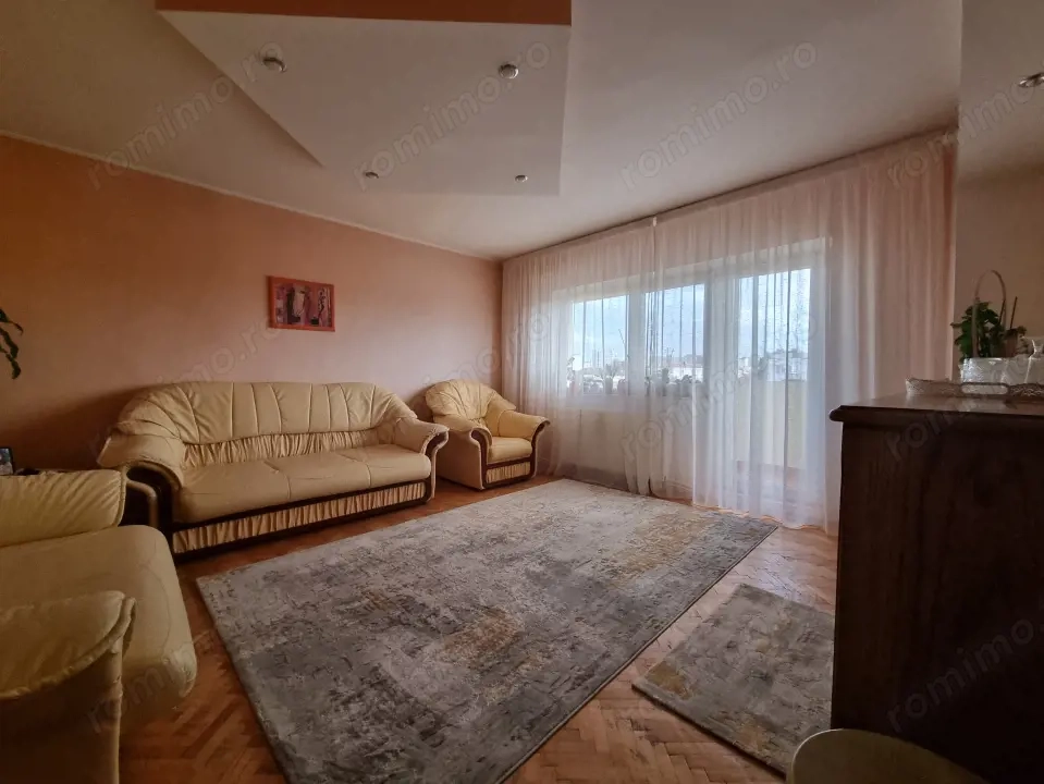 Neagoe Vodă- 3 camere decomandate/două balcoane/priveliște frumoasă 