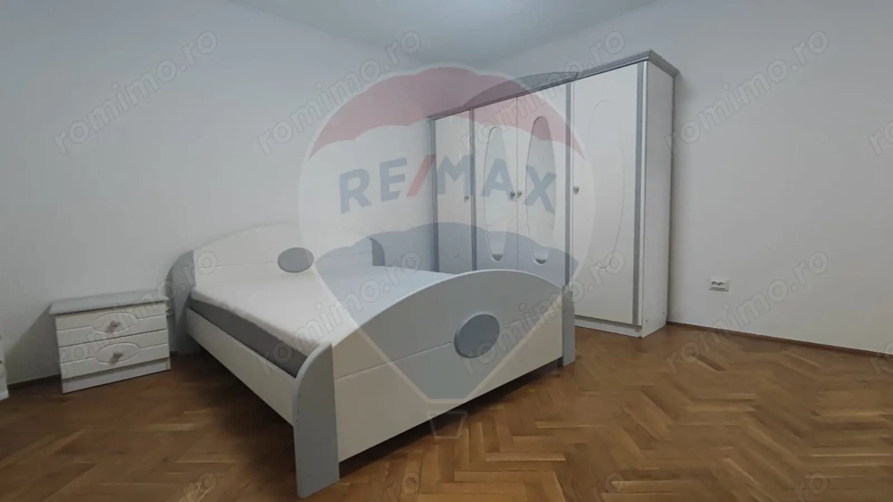 De inchiriat apartament 3 camere spatios  etaj 1 Splaiul Crisanei