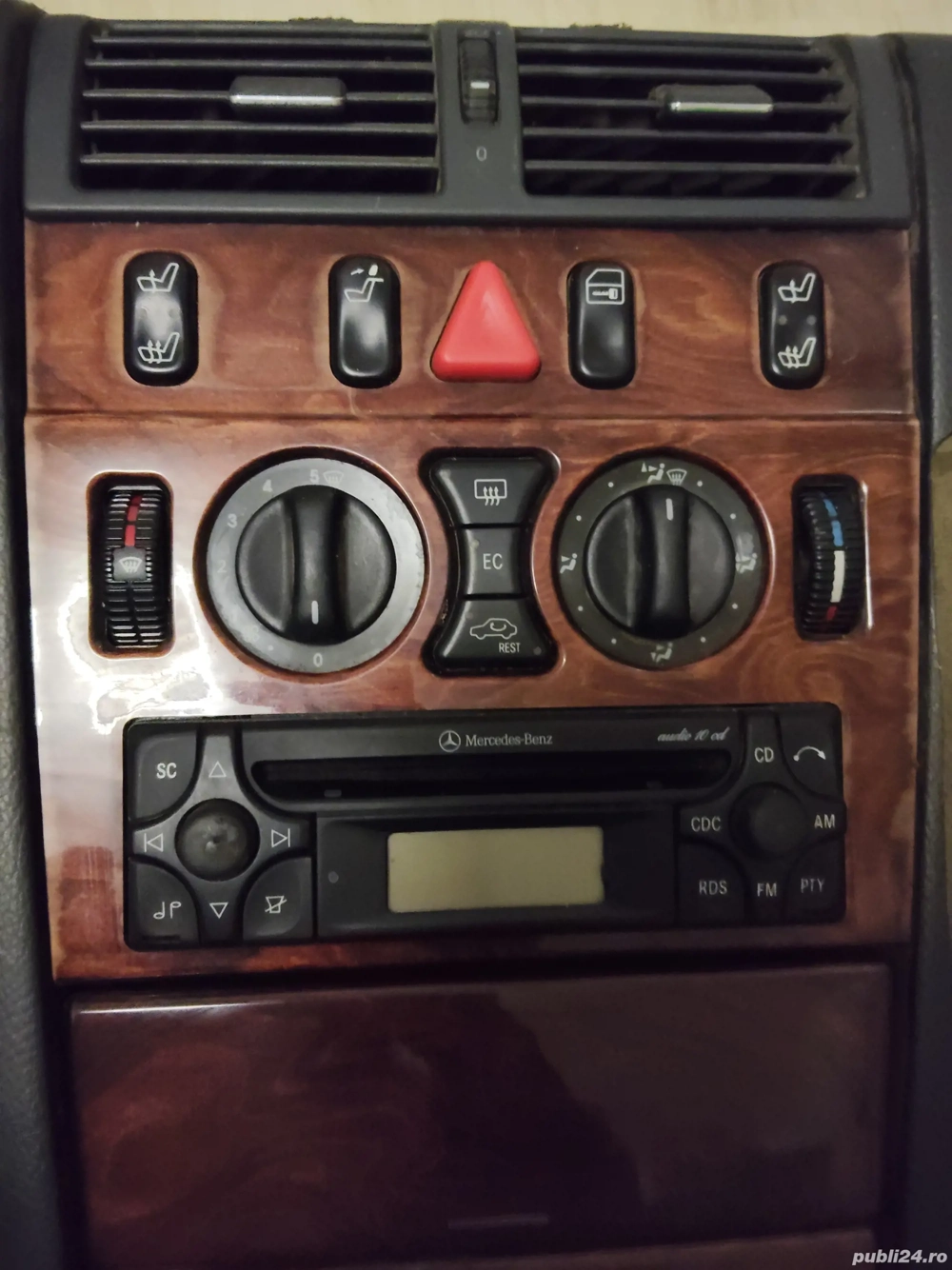 Vând consolă Mercedes 