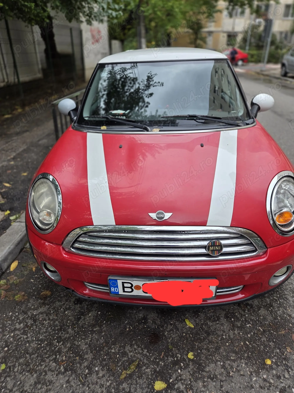 Vând  masina de oras, mini cooper, culoare un singur rand de uși, culoare roșie, second-hand hand
