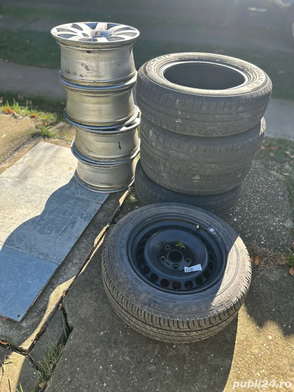 vand set jante si cauciucuri de vara 195 65 15 vand set jante si cauciucuri de vara 195 65 15