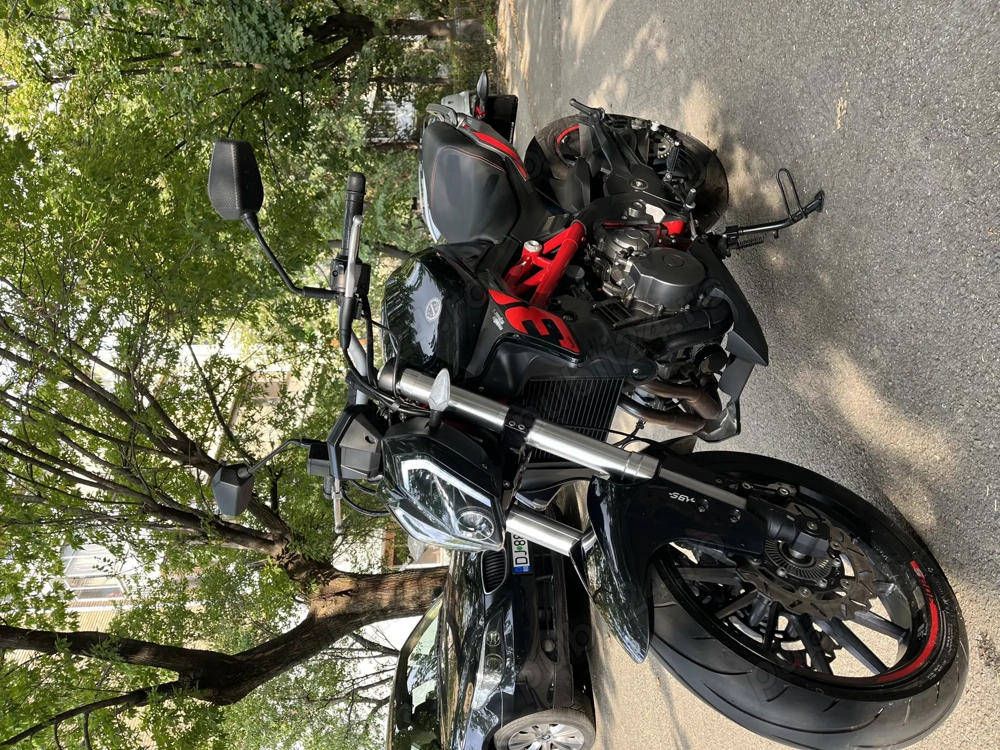 Motocicleta Benelli 302S Naked