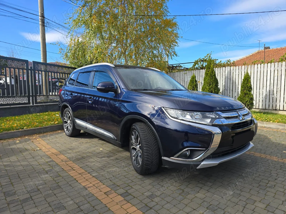 Mitsubishi Outlander, 4x4, 7 locuri, AN 2015, piele, full option, kilometraj real, înmatriculată RO