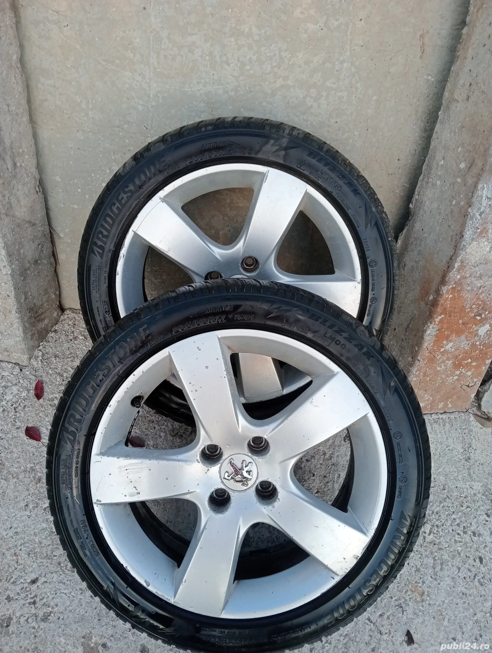 vând jante cu anvelope de iarna 