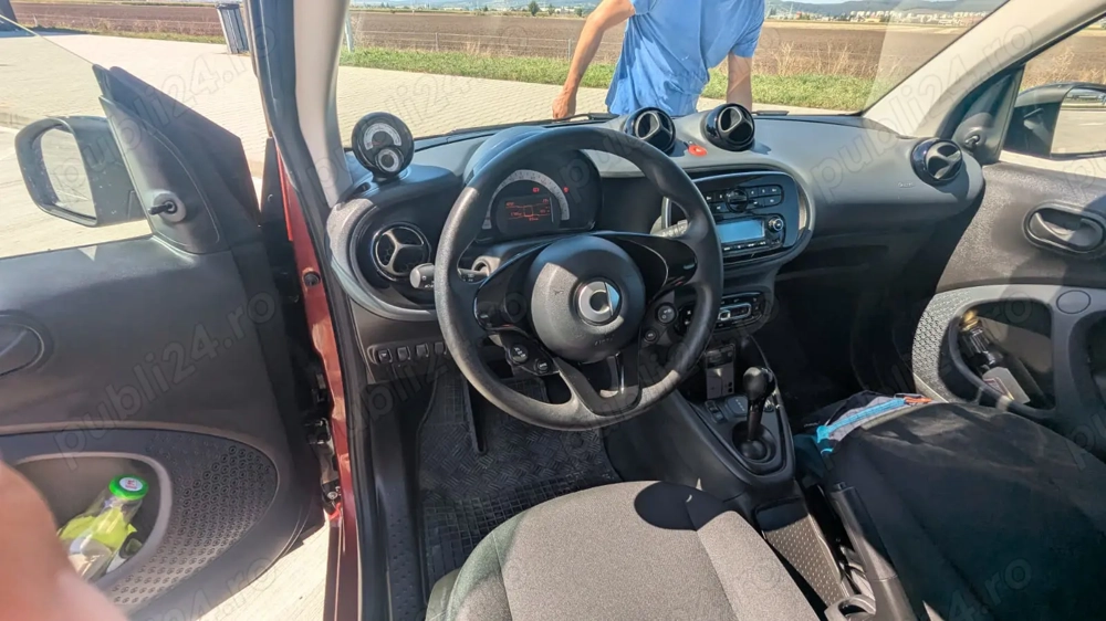 Vând Smart Fortwo electric