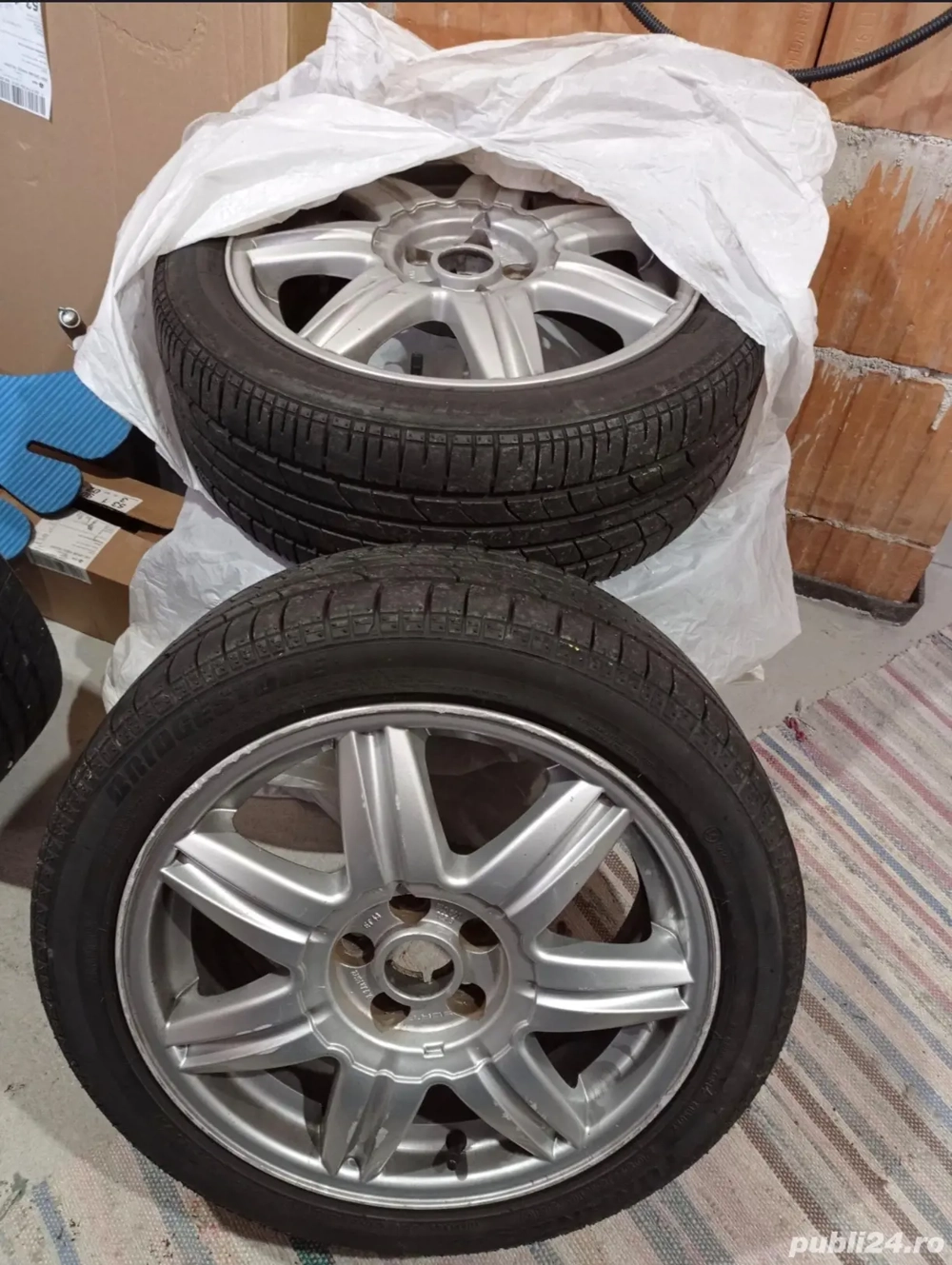 Vând 4 JANTE ALIAJ 16 inch SEAT Original + 4 ANVELOPE vara Bridgestone 