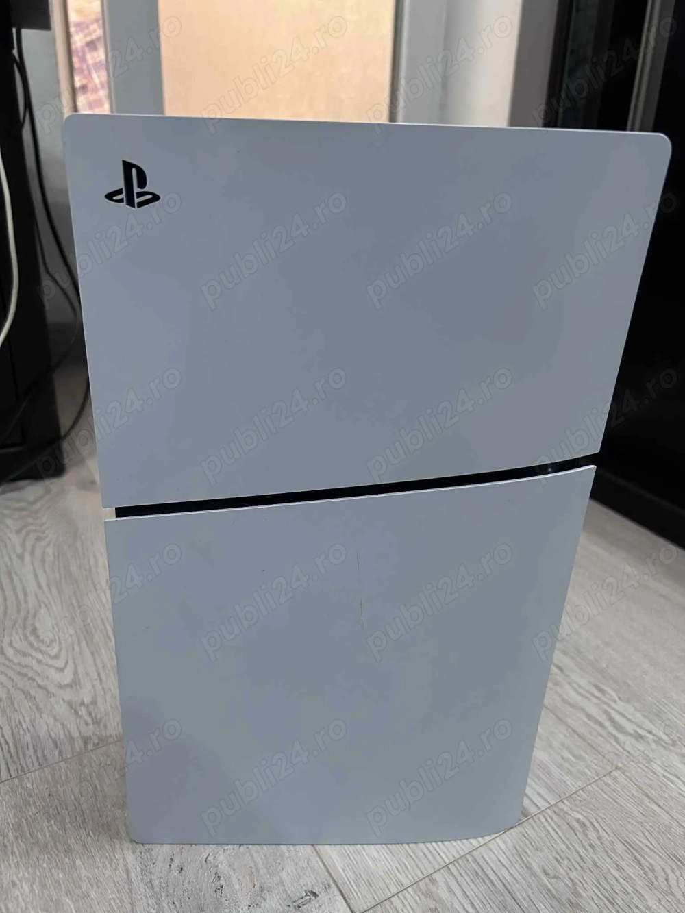 Vând PS5 + FIFA 26, este nou , preț 1900 RON 