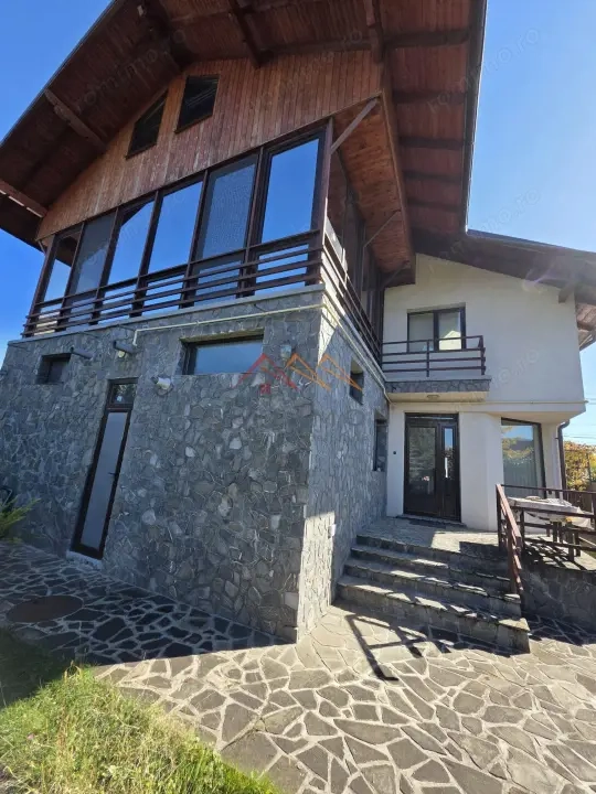 Apartament la casa, 2 camere, parcare, zona Muscel Apartament la casa, 2 camere, parcare, zona Muscel