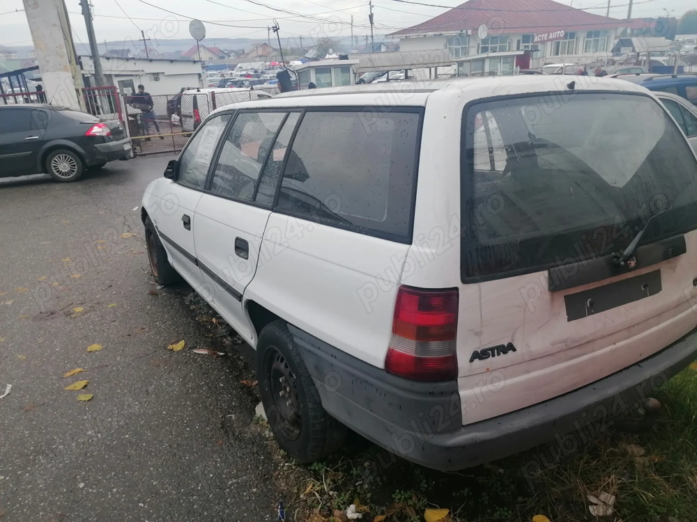 Opel astra f 1996 benzina alb combi 350 eur Inmatriculat 
